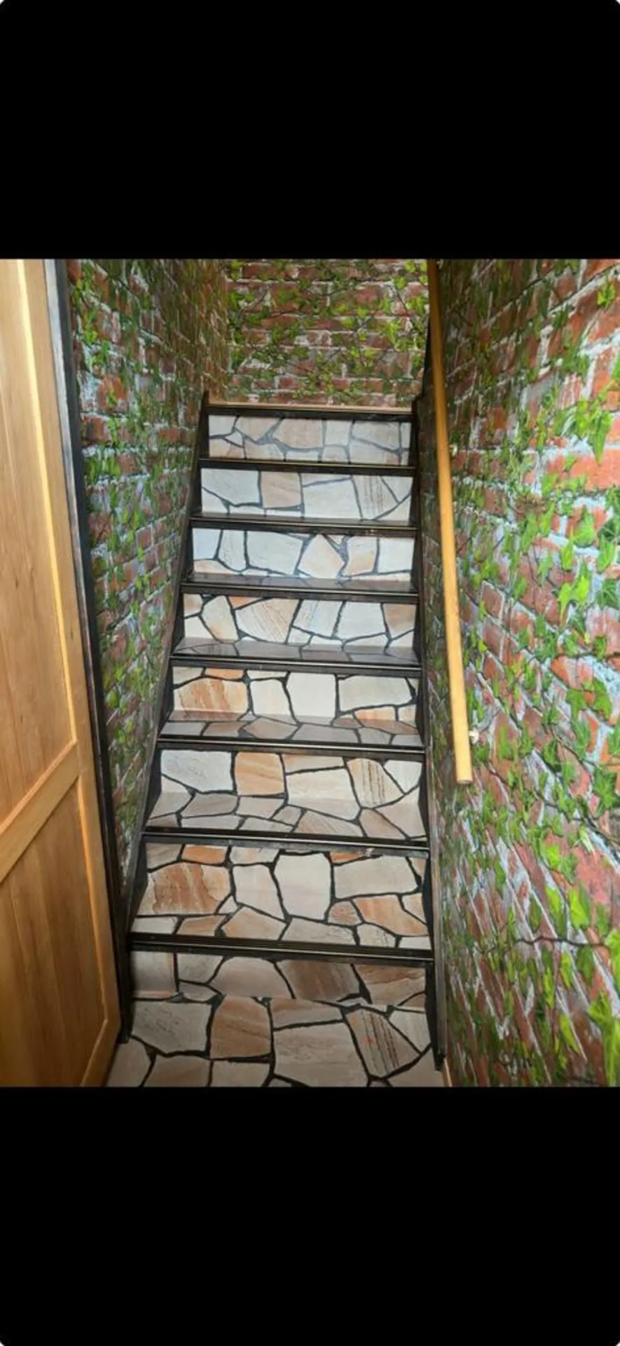 旅館　階段・床